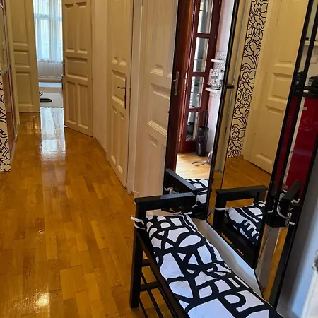 Center 2 Garage بودابست