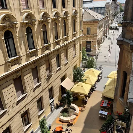 Center 2 Garage بودابست