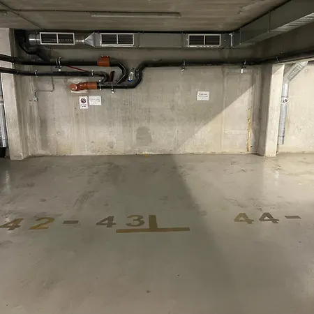 アパート Center 2 Garage