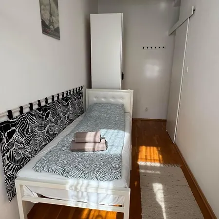 Center 2 Garage דירה