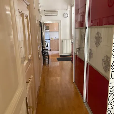 Center 2 Garage דירה