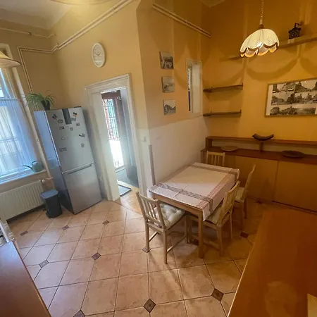 Center 2 Garage * בודפשט